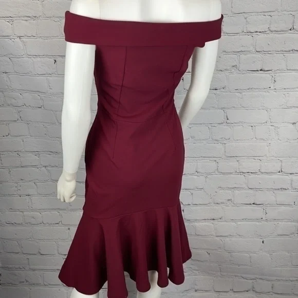 NWT Knitee maroon off the shoulder mid length dress small - Picture 6 of 9